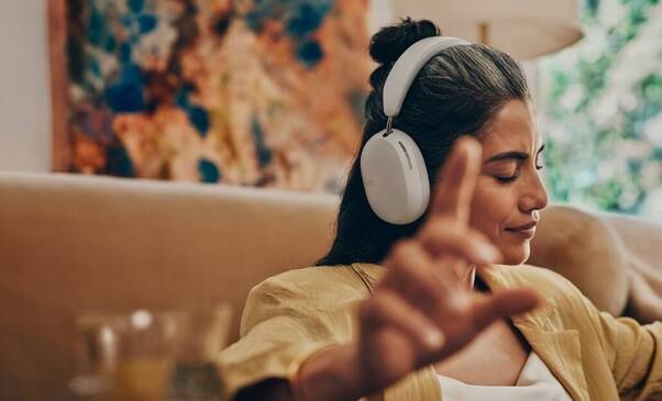 Mit Sonos Ace geniesst du besten Klang direkt am Ohr.