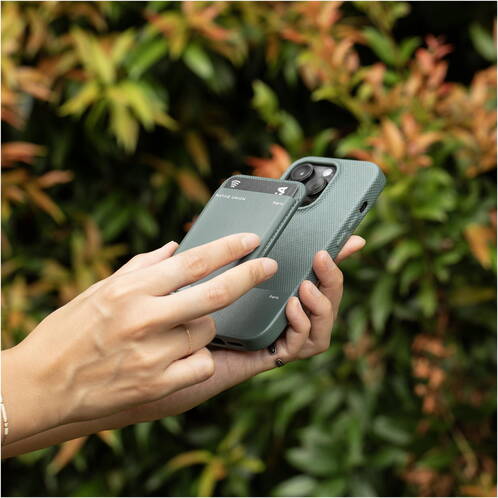 Native-Union-ReClassic-Case-mit-MagSafe-iPhone-16-Schiefergruen-02.jpg Native-Union-ReClassic-Case-mit-MagSafe-iPhone-16-Schiefergruen-02.jpg