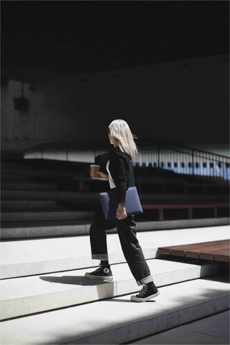 Native-Union-Stow-Slim-Sleeve-MB-Pro-14-M1-2021-Indigoblau-02.jpg Native-Union-Stow-Slim-Sleeve-MB-Pro-14-M1-2021-Indigoblau-02.jpg