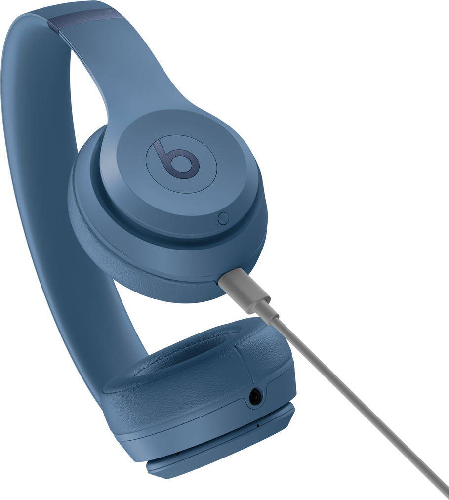 Beats Solo on ear headphones; MUW43ZM/A DQ-Solutions