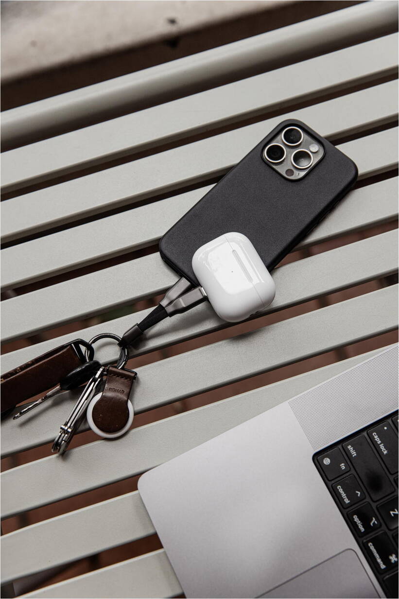 Nomad-ChargeKey-magnetisches-USB-C-auf-USB-C-Ladekabel-0-12-m-Schwarz-05.jpg Nomad-ChargeKey-magnetisches-USB-C-auf-USB-C-Ladekabel-0-12-m-Schwarz-05.jpg