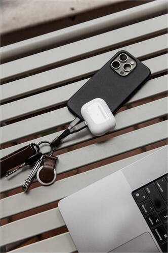 Nomad-ChargeKey-V2-240W-magnetisches-USB-C-auf-USB-C-Ladekabel-0-12-m-Schwarz-05.jpg Nomad-ChargeKey-V2-240W-magnetisches-USB-C-auf-USB-C-Ladekabel-0-12-m-Schwarz-05.jpg