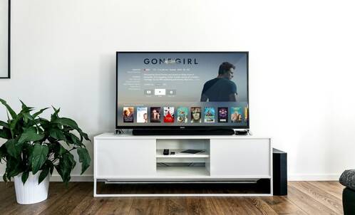 TV mit Nutzeroberfläche von Apple TV 