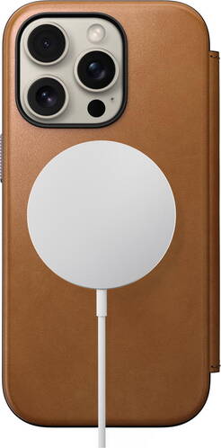 Nomad-Modernes-Leder-Folio-mit-MagSafe-iPhone-16-Pro-English-Tan-04.jpg Nomad-Modernes-Leder-Folio-mit-MagSafe-iPhone-16-Pro-English-Tan-04.jpg
