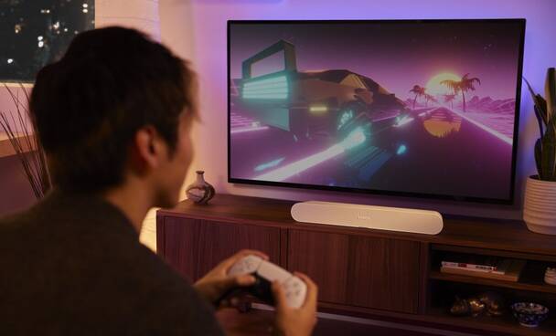 Soundbar Sonos Ray eignet sich fürs Gaming (Foto: Sonos) Sonos Ray Soundbar beim Gaming im Einsatz