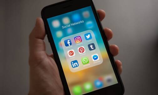 Soziale Medien als Sicherheitsrisiko (Foto: Tracy Le Blanc / pexels) Social Media Apps auf iPhone
