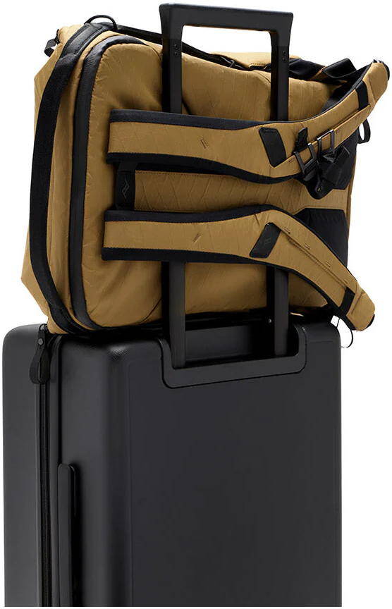 Peak-Design-Everyday-Backpack-30L-v2-Coyote-10.jpg Peak-Design-Everyday-Backpack-30L-v2-Coyote-10.jpg