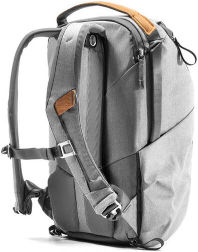 Peak-Design-Everyday-Backpack-20L-v2-Hellgrau-02.jpg Peak-Design-Everyday-Backpack-20L-v2-Hellgrau-02.jpg
