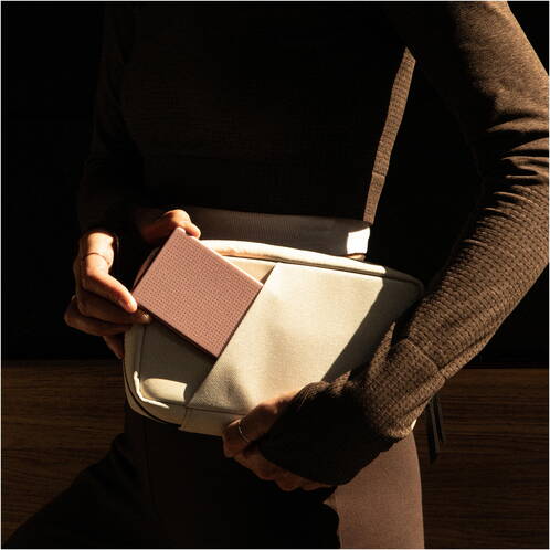 Native-Union-Active-Magnetic-Wireless-15-W-USB-3-1-Typ-C-Qi-Power-Bank-5000-m-05.jpg Native-Union-Active-Magnetic-Wireless-15-W-USB-3-1-Typ-C-Qi-Power-Bank-5000-m-05.jpg