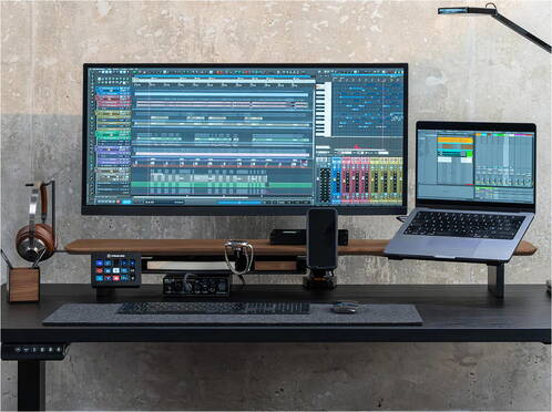 Balolo-Cockpit-Large-Monitor-Staender-Nussbaum-03.jpg Balolo-Cockpit-Large-Monitor-Staender-Nussbaum-03.jpg