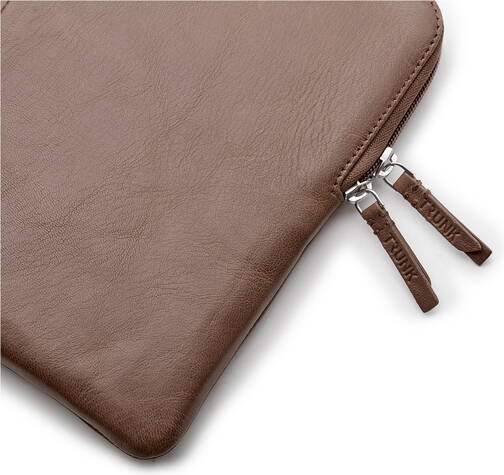 Trunk-Leder-Sleeve-MB-Air-13-M4-2025-Braun-04.jpg