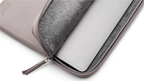 Trunk-Leder-Sleeve-MB-Air-13-M4-2025-Ros-03.jpg