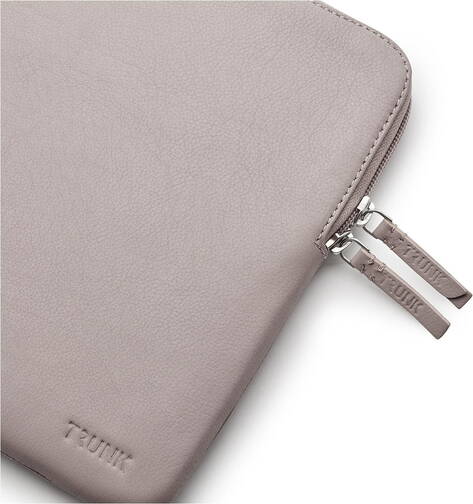 Trunk-Leder-Sleeve-MB-Air-13-M4-2025-Ros-04.jpg