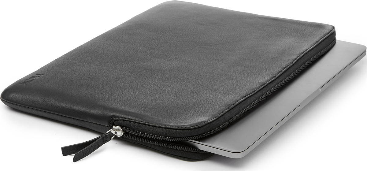 Trunk-Leder-Sleeve-MB-Pro-16-2-M4-Pro-2024-Schwarz-02.jpg