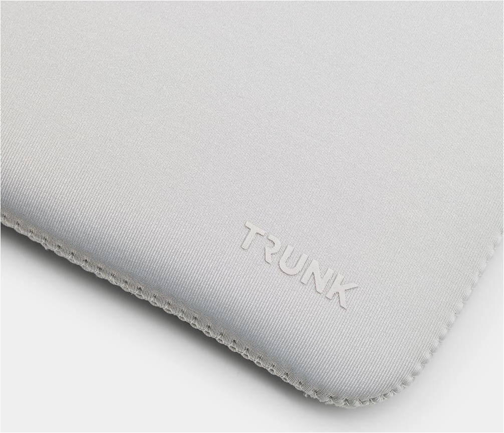 Trunk-Neopren-Sleeve-MB-Pro-14-M4-2024-Silber-04.jpg