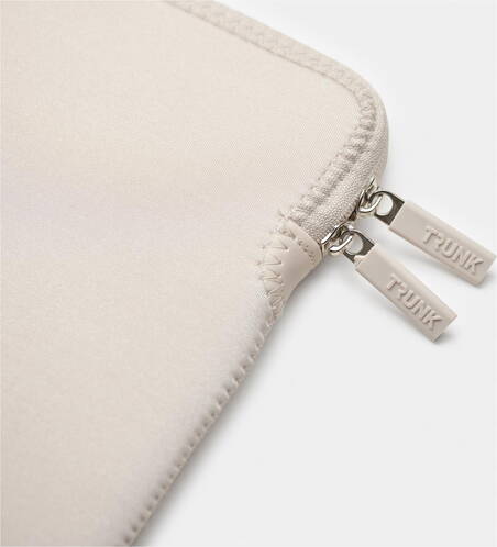 Trunk-Neopren-Sleeve-MB-Air-13-M4-2025-Mondlicht-03.jpg Trunk-Neopren-Sleeve-MB-Air-13-M4-2025-Mondlicht-03.jpg