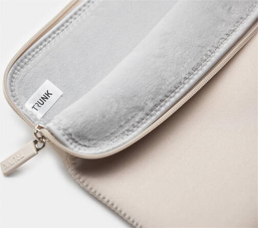 Trunk-Neopren-Sleeve-MB-Air-13-M4-2025-Mondlicht-06.jpg
