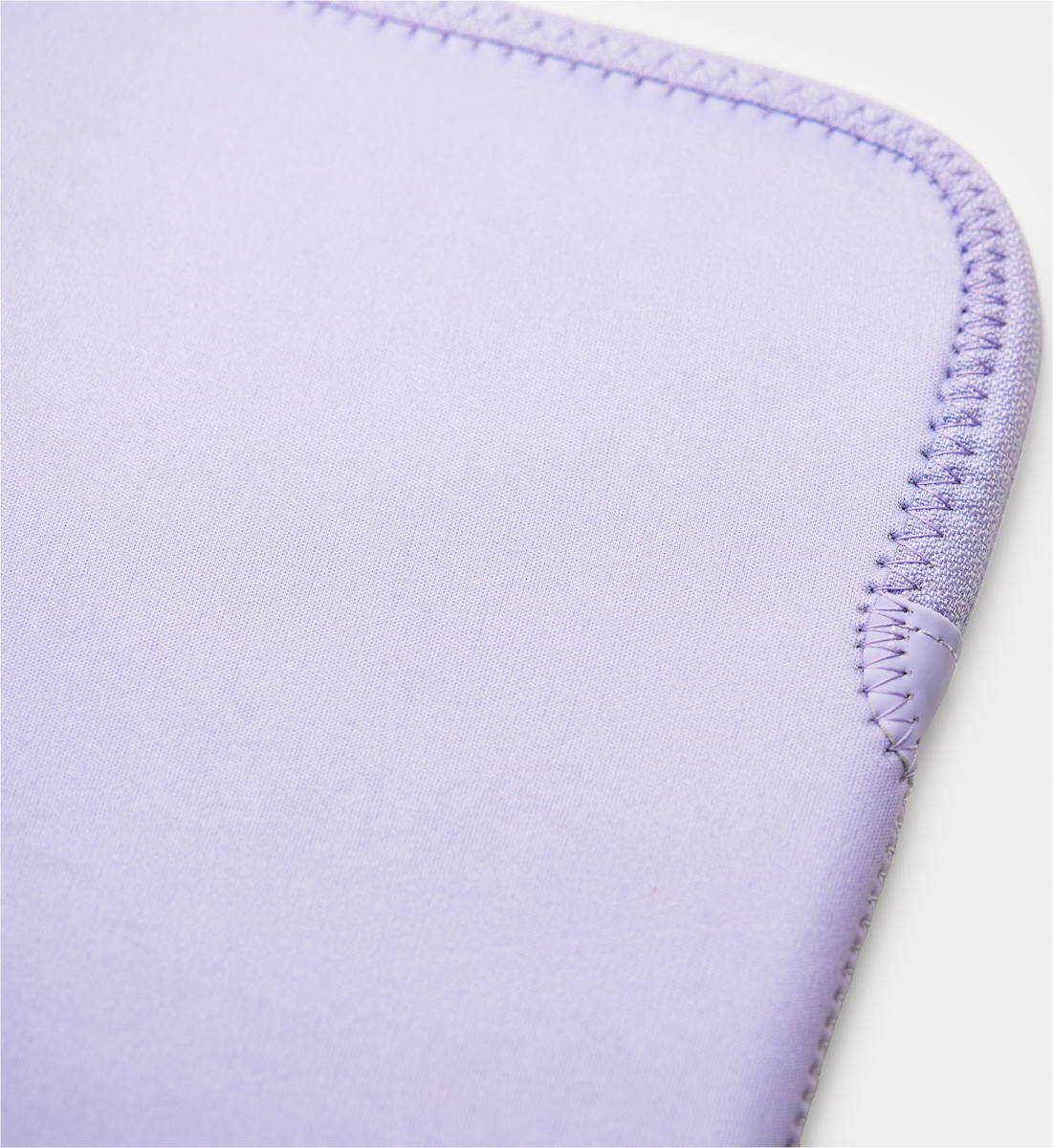 Trunk-Neopren-Sleeve-MB-Air-13-M4-2025-Violett-02.jpg