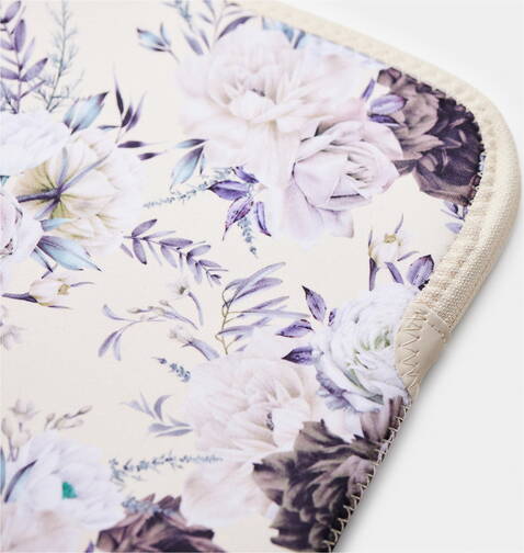 Trunk-Neopren-Sleeve-MB-Air-13-M4-2025-Black-Flower-02.jpg