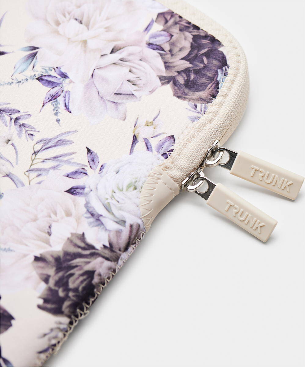 Trunk-Neopren-Sleeve-MB-Air-13-M4-2025-Black-Flower-03.jpg