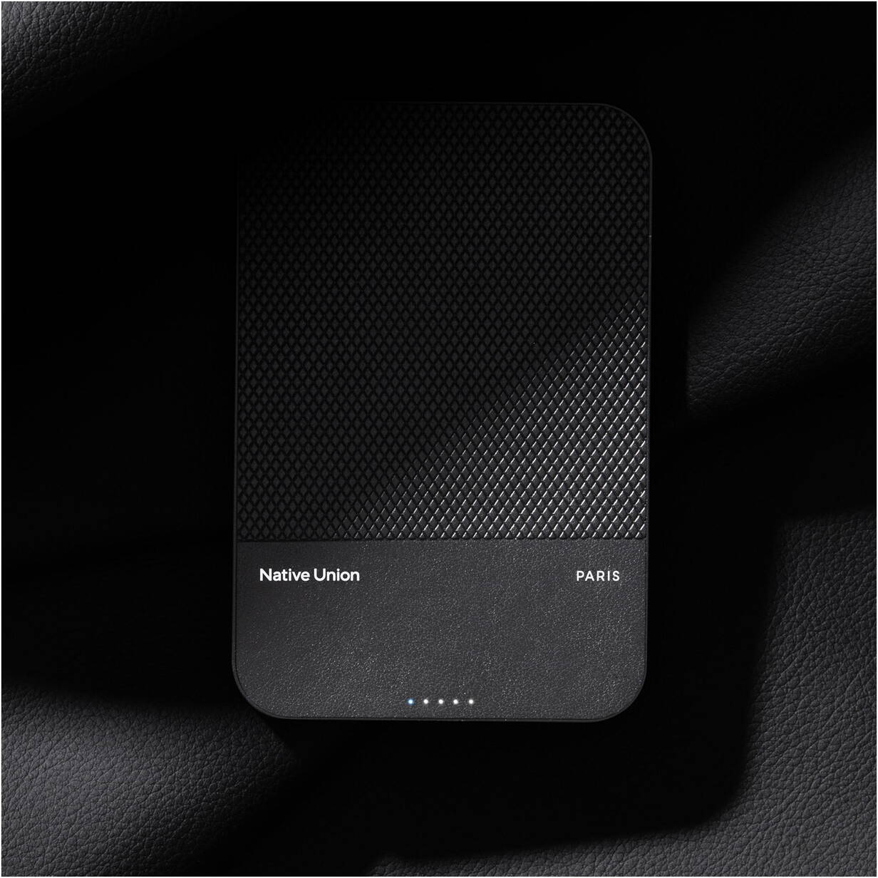 Native-Union-ReClassic-Magnetische-Power-Bank-15-W-USB-3-1-Typ-C-Qi2-Power-Ba-04.jpg