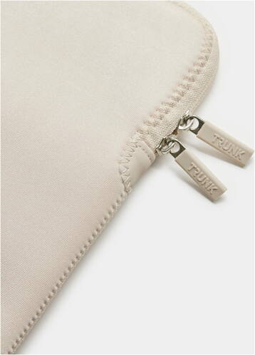 Trunk-Neopren-Sleeve-MB-Air-15-M4-2025-Mondlicht-04.jpg Trunk-Neopren-Sleeve-MB-Air-15-M4-2025-Mondlicht-04.jpg