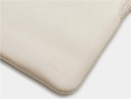 Trunk-Neopren-Sleeve-MB-Air-15-M4-2025-Mondlicht-05.jpg Trunk-Neopren-Sleeve-MB-Air-15-M4-2025-Mondlicht-05.jpg