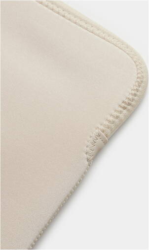 Trunk-Neopren-Sleeve-MB-Air-15-M4-2025-Mondlicht-06.jpg