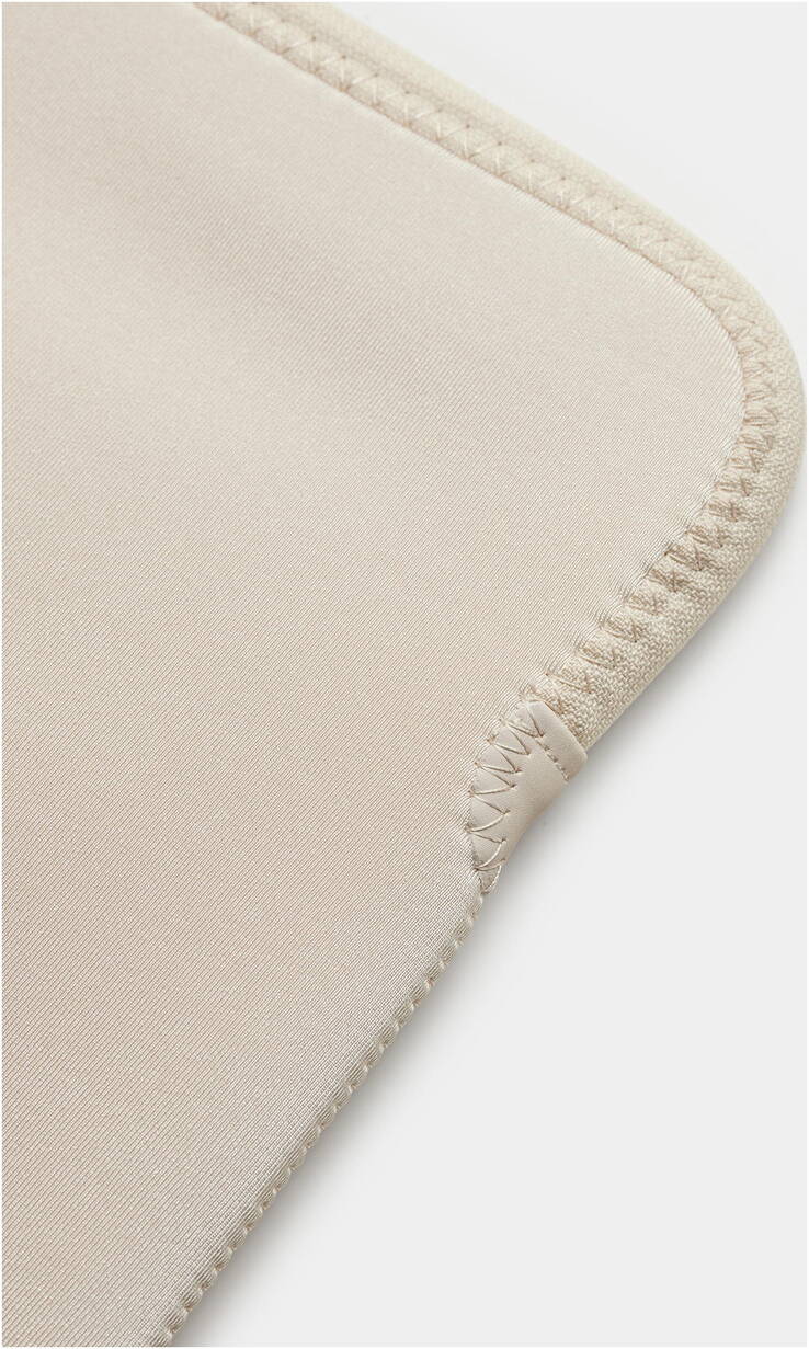 Trunk-Neopren-Sleeve-MB-Air-15-M4-2025-Mondlicht-06.jpg