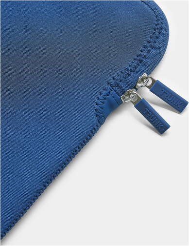 Trunk-Neopren-Sleeve-MB-Air-15-M4-2025-Navy-06.jpg
