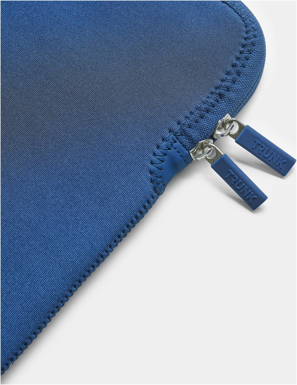 Trunk-Neopren-Sleeve-MB-Air-15-M4-2025-Navy-06.jpg