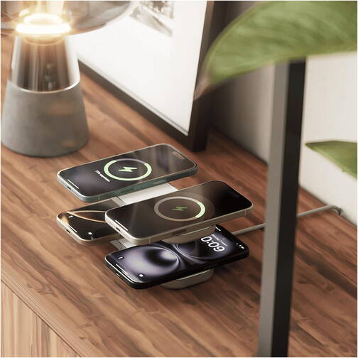 DEMO-Zens-Quattro-Charger-Pro-4-60-W-Qi-MagSafe-Qi2-Ladestation-gleichzeitig-09.jpg