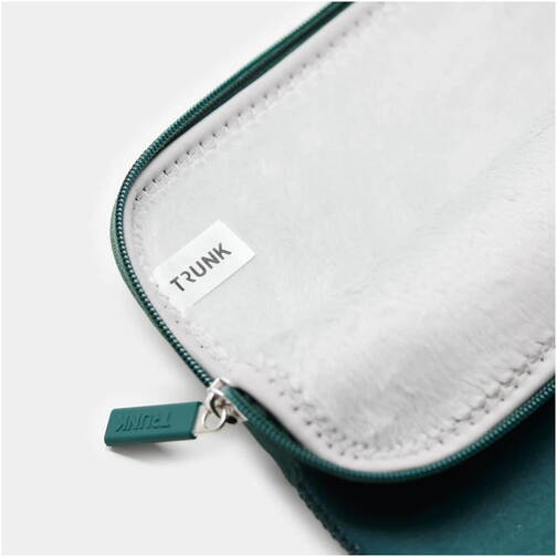 Trunk-Neopren-Sleeve-MB-Air-13-M4-2025-Gruen-04.jpg