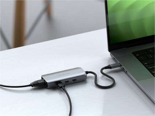 Satechi-USB-3-1-Typ-C-4-in-1-USB-C-Hub-mit-2-5-Gigabit-Ethernet-Hub-Space-Grau-02.jpg