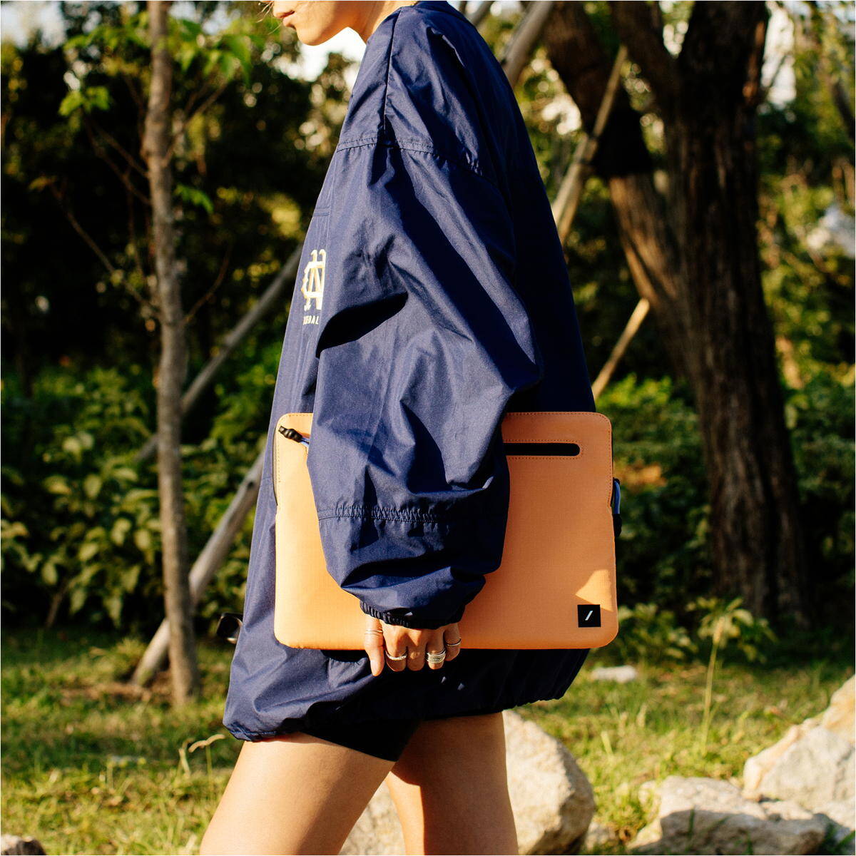 Native-Union-Stow-Ultra-Sleeve-MB-Pro-16-2-M4-Pro-2024-Apricot-03.jpg