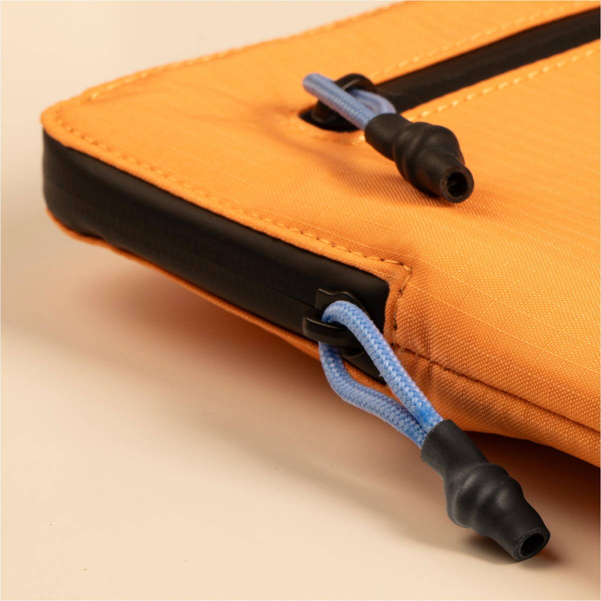 Native-Union-Stow-Ultra-Sleeve-MB-Pro-16-2-M4-Pro-2024-Apricot-04.jpg