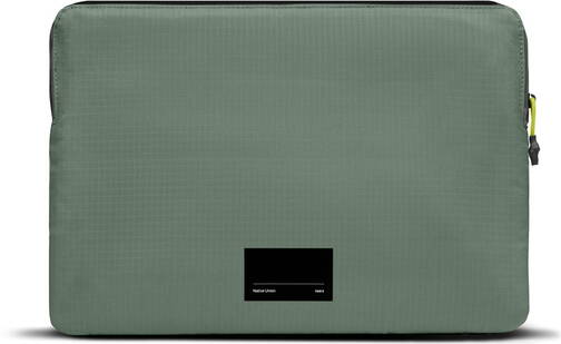 Native-Union-Stow-Ultra-Sleeve-MB-Pro-16-2-M4-Pro-2024-Schiefergruen-02.jpg