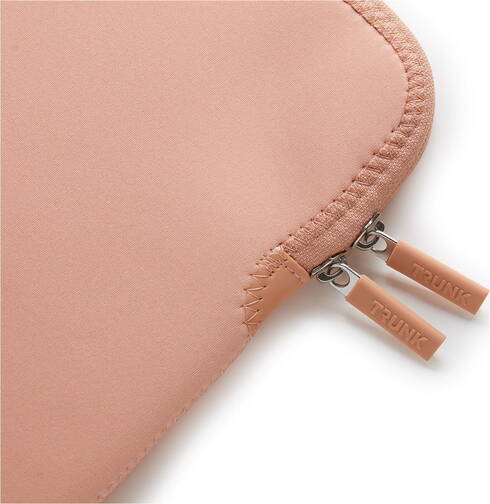 Trunk-Neopren-Sleeve-MB-Pro-16-2-M4-Pro-2024-Koralle-04.jpg