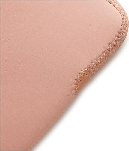 Trunk-Neopren-Sleeve-MB-Pro-16-2-M4-Pro-2024-Koralle-05.jpg