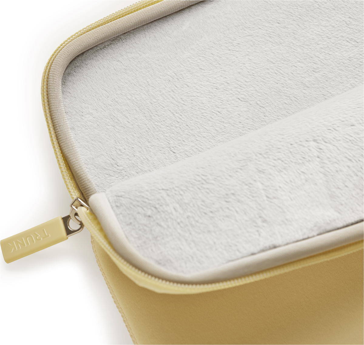 Trunk-Neopren-Sleeve-MB-Air-15-M4-2025-Chardonnay-05.jpg