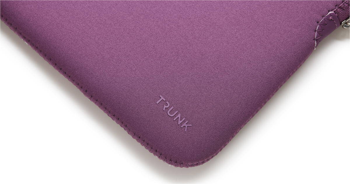 Trunk-Neopren-Sleeve-MB-Air-15-M4-2025-Lila-03.jpg