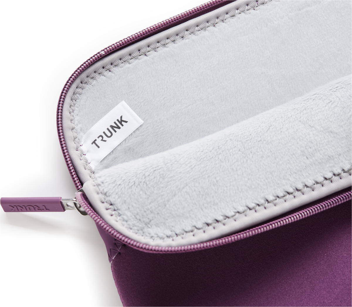Trunk-Neopren-Sleeve-MB-Air-15-M4-2025-Lila-06.jpg