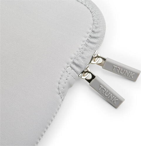 Trunk-Neopren-Sleeve-MB-Air-13-M4-2025-Silber-04.jpg Trunk-Neopren-Sleeve-MB-Air-13-M4-2025-Silber-04.jpg