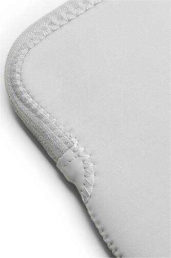 Trunk-Neopren-Sleeve-MB-Air-13-M4-2025-Silber-05.jpg