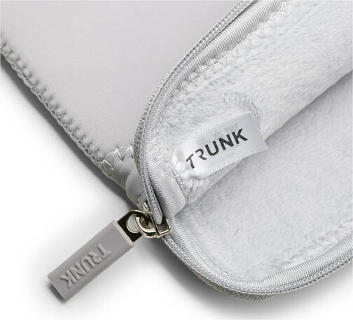 Trunk-Neopren-Sleeve-MB-Air-13-M4-2025-Silber-06.jpg