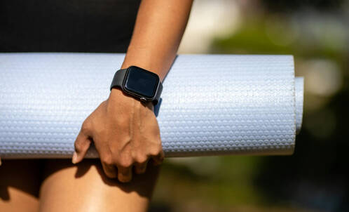 Apple Watch und Yogamatte sind dabei