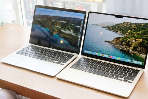 ein älteres und ein neues MacBook Modell nebeneinander