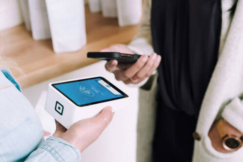 Anwendung von Apple Pay (Foto: Christiann Koepke / unsplash) Über Apple Pay mit dem iPhone bezahlen