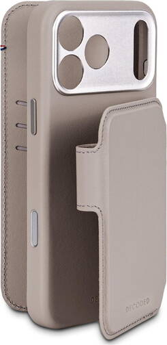 Decoded-Leder-Wallet-2-in-1-mit-MagSafe-iPhone-17-Pro-Max-Clay-03.jpg