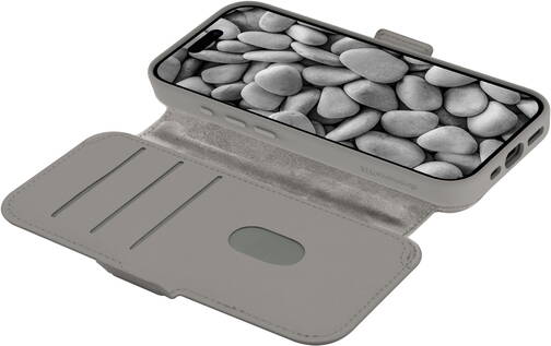 dbramante-Wallet-Lynge-iPhone-17-Grau-04.jpg